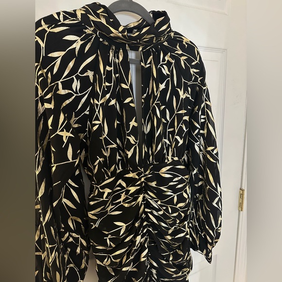 Vici Black and Cream Leaf-Print Long-Sleeve Ruched Dress - Picture 2 of 3